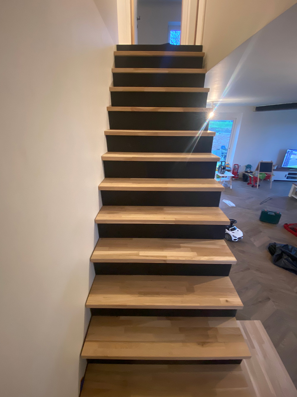 Menuiseries intérieures entièrement sur mesure, pensées pour allier esthétisme, praticité et durabilité. Mons Binche La Louvière Soignies