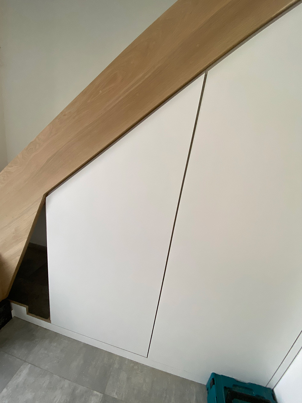 Menuiseries intérieures entièrement sur mesure, pensées pour allier esthétisme, praticité et durabilité. Mons Binche La Louvière Soignies