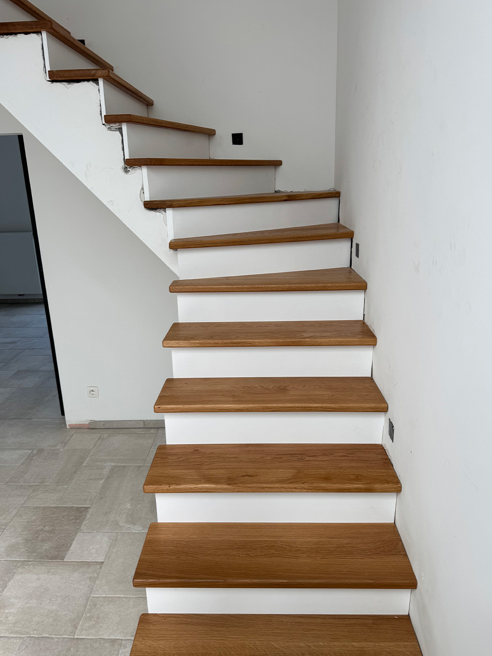 Menuiseries intérieures entièrement sur mesure, pensées pour allier esthétisme, praticité et durabilité. Mons Binche La Louvière Soignies